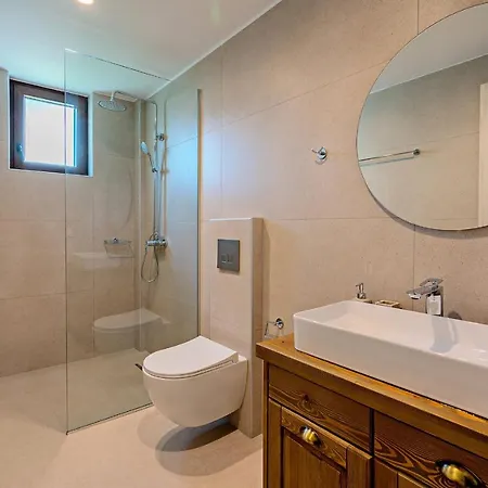 Amara העיירה רתימנו